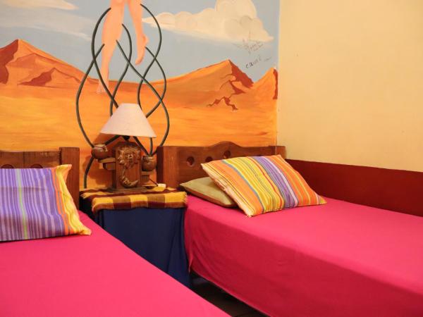 Hostel Casa Zalaoui : photo 4 de la chambre chambre double ou lits jumeaux avec salle de bains commune