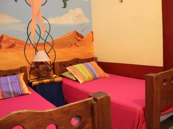 Hostel Casa Zalaoui : photo 5 de la chambre chambre double ou lits jumeaux avec salle de bains commune