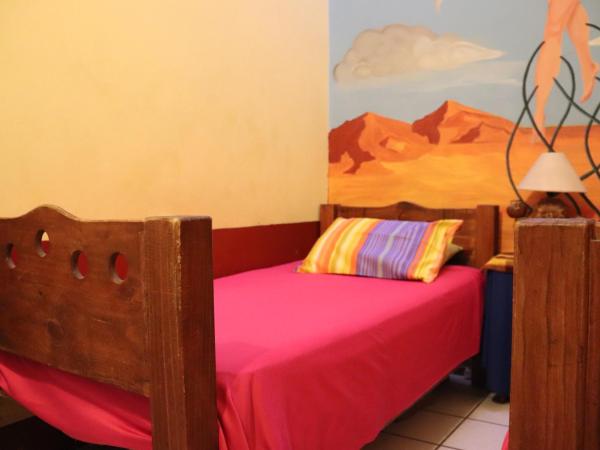 Hostel Casa Zalaoui : photo 6 de la chambre chambre double ou lits jumeaux avec salle de bains commune