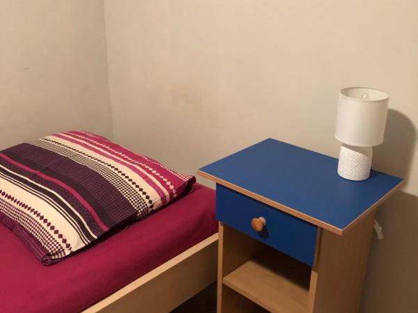 Tanie Pokoje Blisko Lotniska : photo 4 de la chambre petite chambre simple