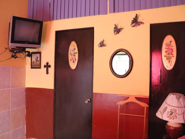 Hostel Casa Zalaoui : photo 2 de la chambre chambre double avec salle de bains privative