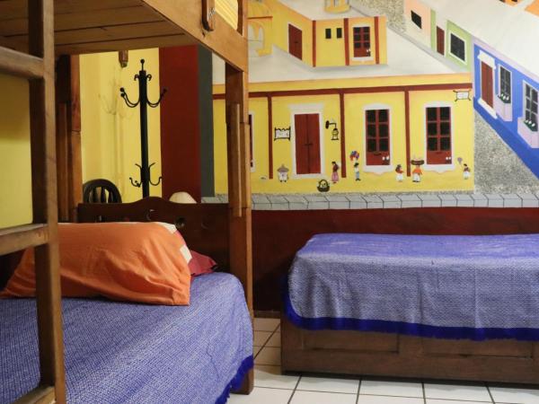 Hostel Casa Zalaoui : photo 4 de la chambre chambre quadruple avec salle de bains privative