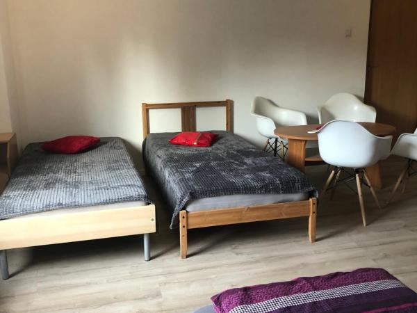 Tanie Pokoje Blisko Lotniska : photo 3 de la chambre dortoir mixte de 8 lits 