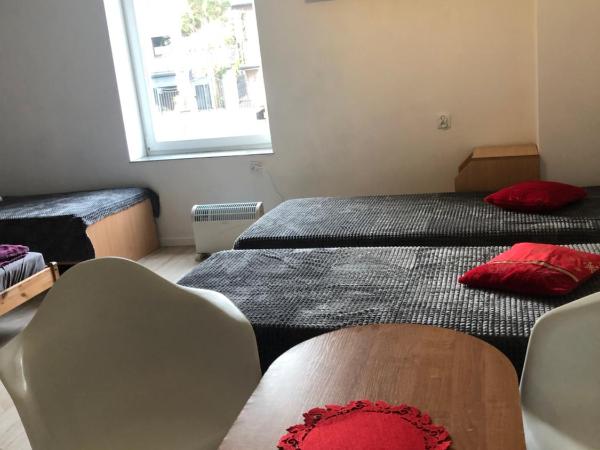 Tanie Pokoje Blisko Lotniska : photo 4 de la chambre dortoir mixte de 8 lits 