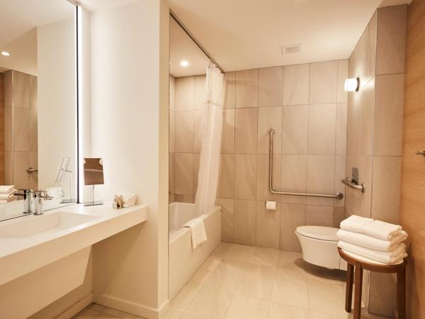 Le Germain Hotel Ottawa : photo 3 de la chambre la chambre classique avec 2 lits queen-size