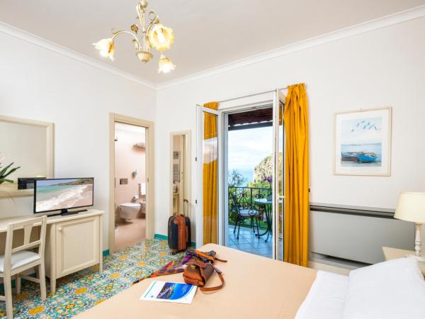 Hotel San Lorenzo Thermal Spa : photo 1 de la chambre chambre double ou lits jumeaux avec vue sur la mer et balcon