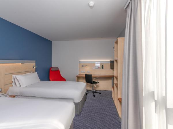 Holiday Inn Express Saint-Nazaire, an IHG Hotel : photo 1 de la chambre chambre standard avec 2 lits simples

