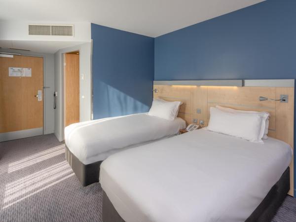 Holiday Inn Express Saint-Nazaire, an IHG Hotel : photo 2 de la chambre chambre standard avec 2 lits simples

