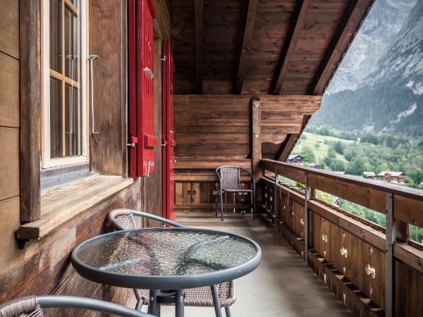 Hotel Gletscherblick Grindelwald : photo 10 de la chambre appartement avec terrasse