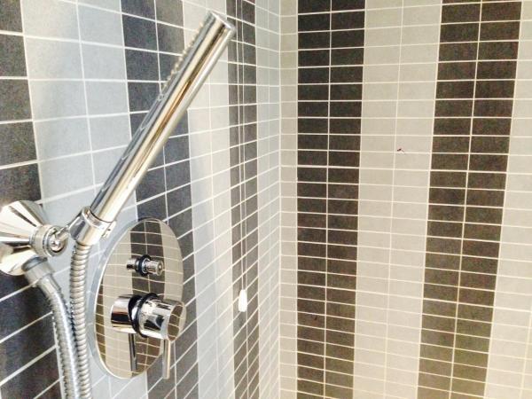 Erïk Langer House : photo 2 de la chambre chambre double avec salle de bains commune