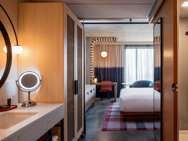 Hyatt Centric Downtown Portland : photo 6 de la chambre chambre lit king-size - vue sur ville