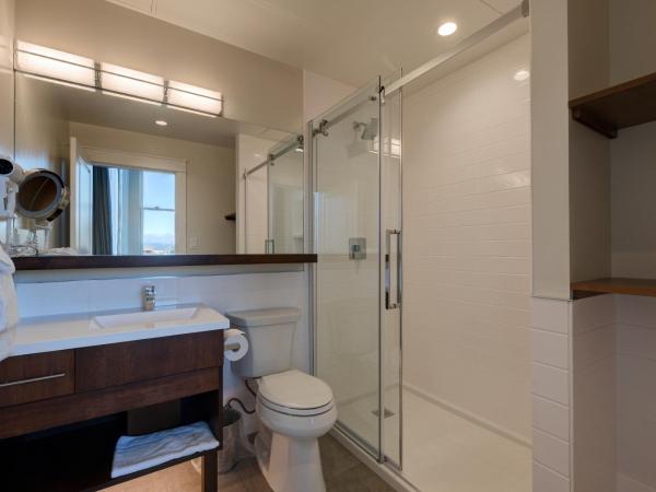 Strathcona Hotel : photo 1 de la chambre suite lit king-size - vue sur ville