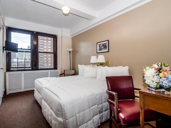 Leo House : photo 3 de la chambre chambre double avec salle de bains commune