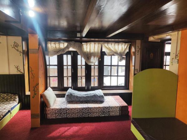 Yog Hostel : photo 3 de la chambre lit dans dortoir 6 lits