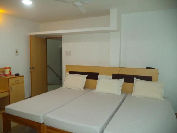 Samrat Guest House KK Nagar : photo 1 de la chambre chambre triple avec ventilateur
