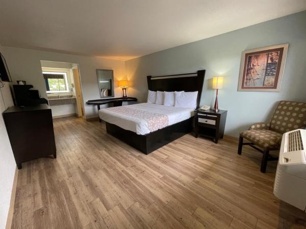 Tricove Inn & Suites : photo 1 de la chambre chambre lit king-size