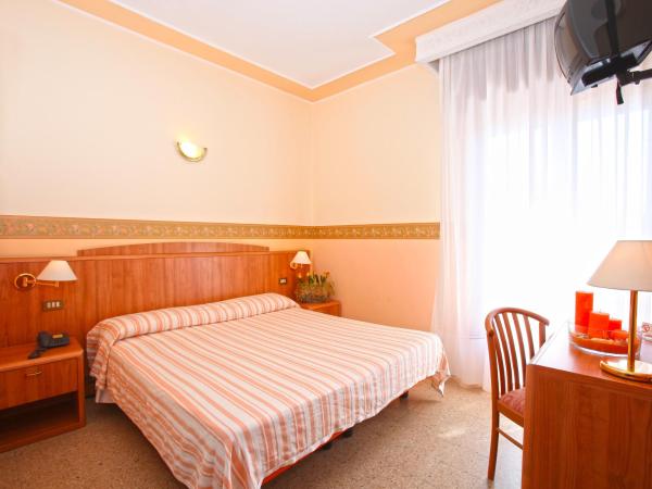 Hotel Smeraldo : photo 5 de la chambre 2 chambres communicantes