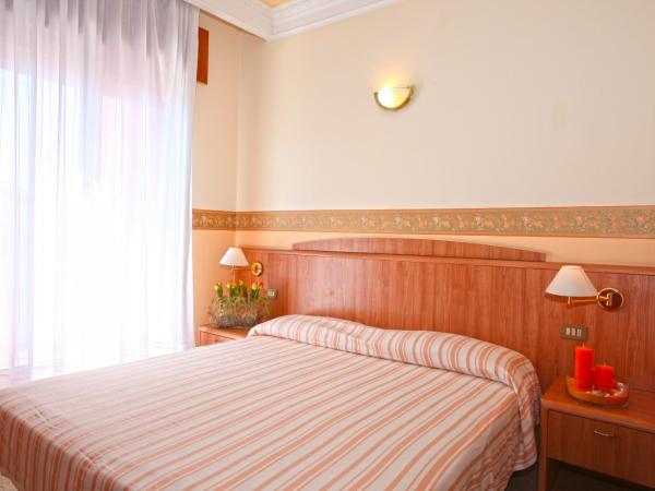 Hotel Smeraldo : photo 4 de la chambre chambre familiale (2 adultes et 2 enfants)