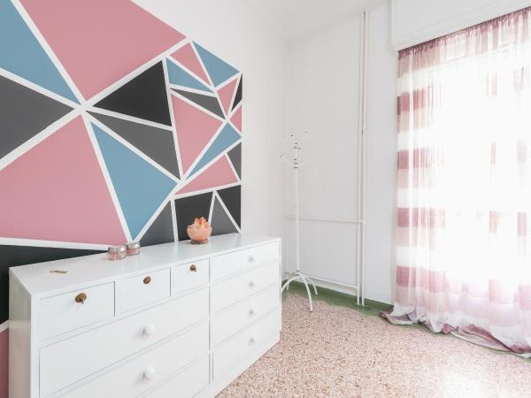 Private Rooms Athens - Shared Bathroom : photo 2 de la chambre chambre lits jumeaux - vue sur ville