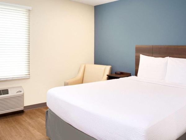 WoodSpring Suites Nashville Airport : photo 1 de la chambre chambre lit queen-size avec douche accessible en fauteuil roulant - adaptée aux personnes à mobilité réduite - non-fumeurs