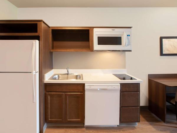 WoodSpring Suites Houston 288 South Medical Center : photo 3 de la chambre suite lit queen-size