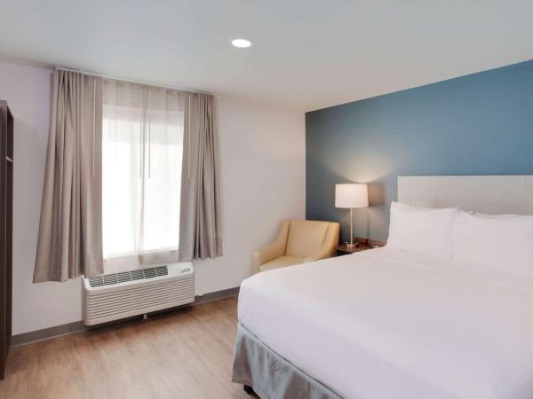 WoodSpring Suites Houston Northwest : photo 4 de la chambre chambre lit queen-size avec douche accessible en fauteuil roulant - adaptée aux personnes à mobilité réduite - non-fumeurs