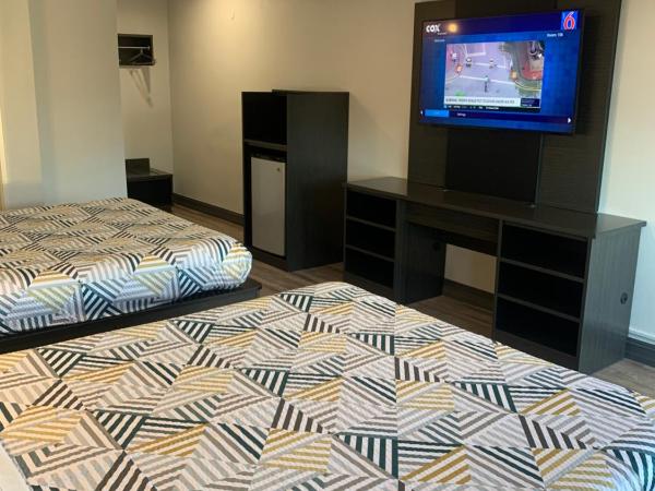 Motel 6 San Diego, CA Airport Harbor : photo 8 de la chambre chambre quadruple - accessible aux personnes à mobilité réduite - non-fumeurs