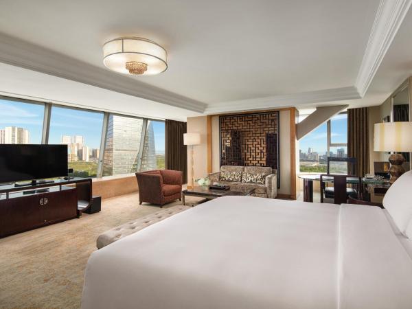 InterContinental Century City Chengdu, an IHG Hotel : photo 1 de la chambre 1 king bed premier suite living dining area