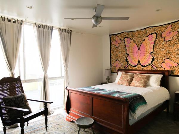 Ocean Front Vortex Female Hostel private rooms Free bikes : photo 1 de la chambre suite lit queen-size deluxe