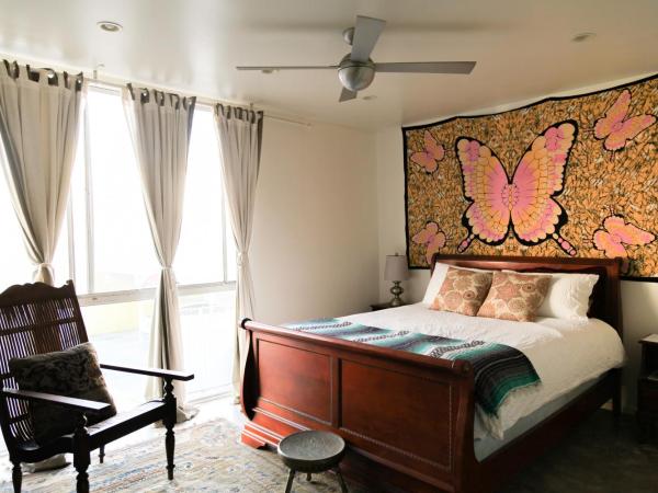 Ocean Front Vortex Female Hostel private rooms Free bikes : photo 3 de la chambre suite lit queen-size deluxe