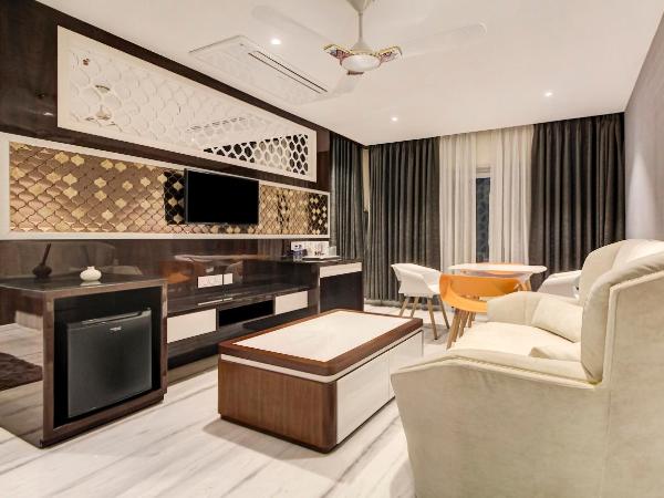 Treebo Premium Tahoora International : photo 2 de la chambre chambre double supérieure [assainie]