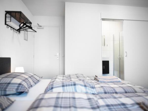 B&B Hotel Lichtstad : photo 6 de la chambre chambre double ou lits jumeaux avec salle de bains privative