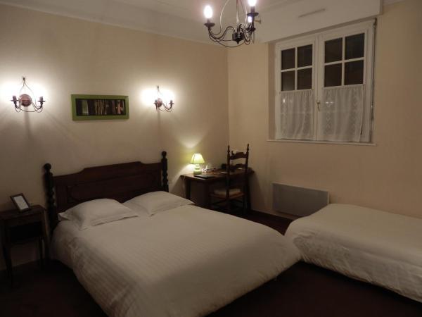 Logis Hotel De La Corniche : photo 3 de la chambre chambre triple