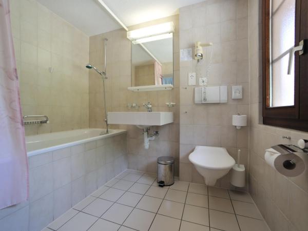 Hotel THE LARIX ski-in ski-out : photo 8 de la chambre chambre double sud