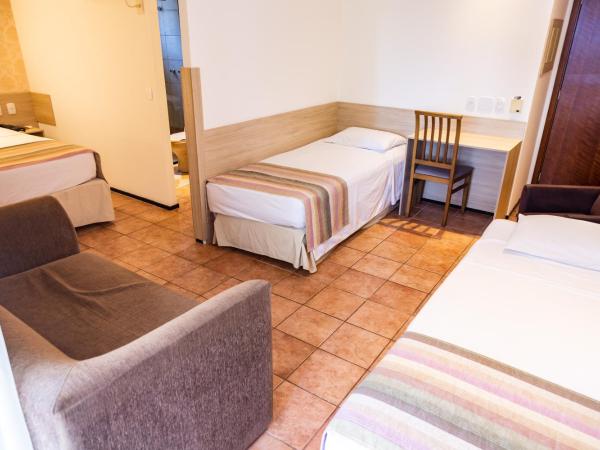 Plaza Praia Suítes : photo 9 de la chambre chambre triple standard