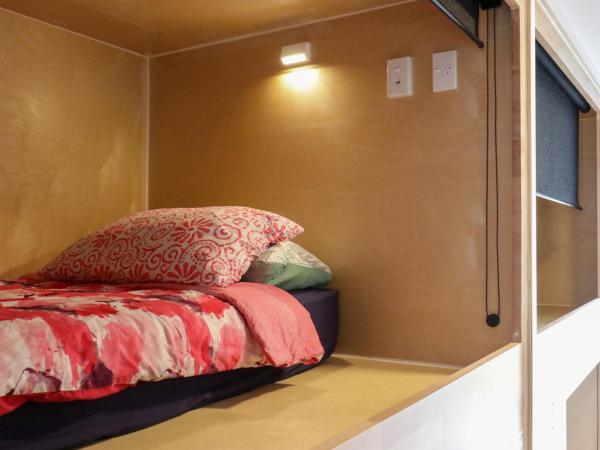 Finlay Jack's Backpackers : photo 7 de la chambre capsule simple dans dortoir de 6 lits