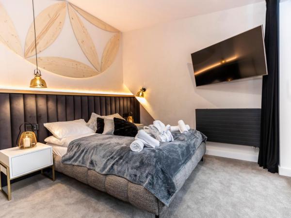 APARTHOTEL ROYAL RESORT SPA Zakopane : photo 1 de la chambre appartement 1 chambre golden grey