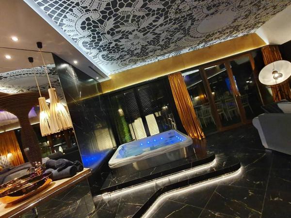 Hotel Ramka & Restaurant & Wine Bar : photo 2 de la chambre large apartment with jacuzzi - penthouse