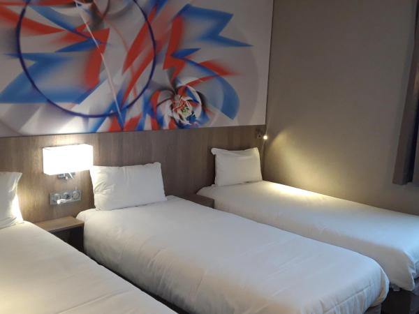 The Originals City, Hôtel La Terrasse, Tours Nord : photo 4 de la chambre chambre triple avec 3 lits simples