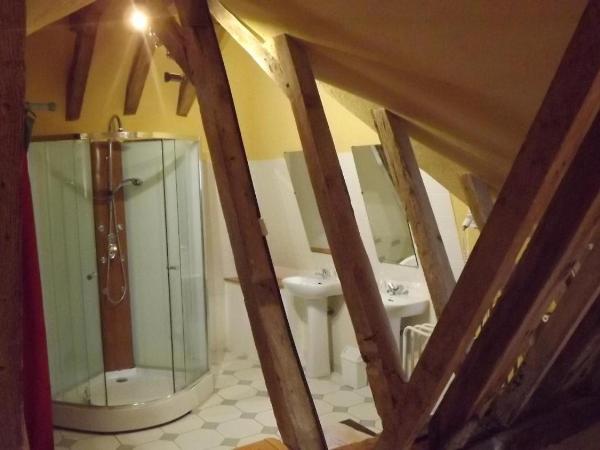 Manoir de Rouessé : photo 6 de la chambre chambre quadruple avec salle de bains privative