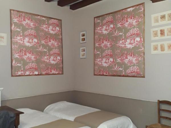 Manoir de Rouessé : photo 4 de la chambre chambre triple avec salle de bains privative