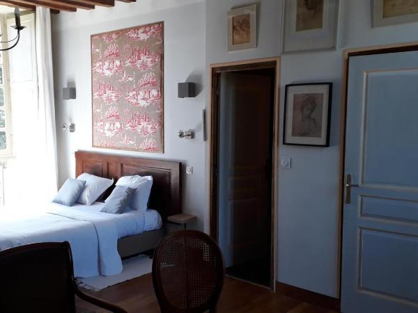 Manoir de Rouessé : photo 5 de la chambre chambre triple avec salle de bains privative