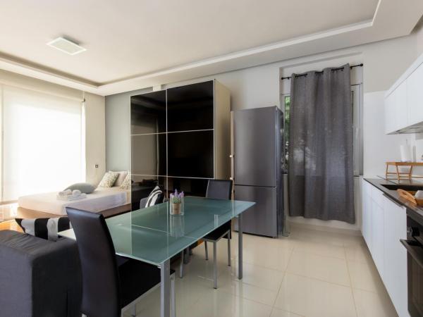Villa 56 Luxury apartments : photo 2 de la chambre appartement - vue sur piscine 