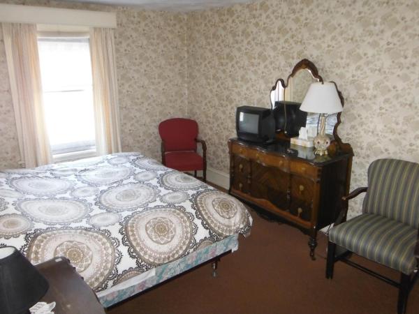 Auberge des Arts Bed and Breakfast : photo 4 de la chambre chambre lit king-size ou lits jumeaux avec salle de bains commune