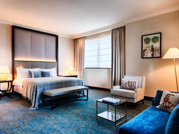 InterContinental Warszawa, an IHG Hotel : photo 1 de la chambre suite junior lit king-size avec canapé-lit - Étage inférieur