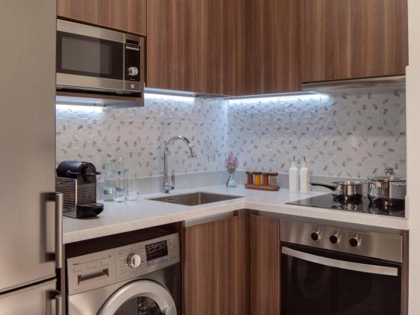 Avani Plus Palm View Dubai Hotel & Suites : photo 3 de la chambre studio - vue sur mer