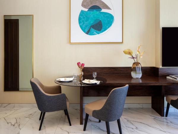 Avani Plus Palm View Dubai Hotel & Suites : photo 4 de la chambre studio - vue sur mer