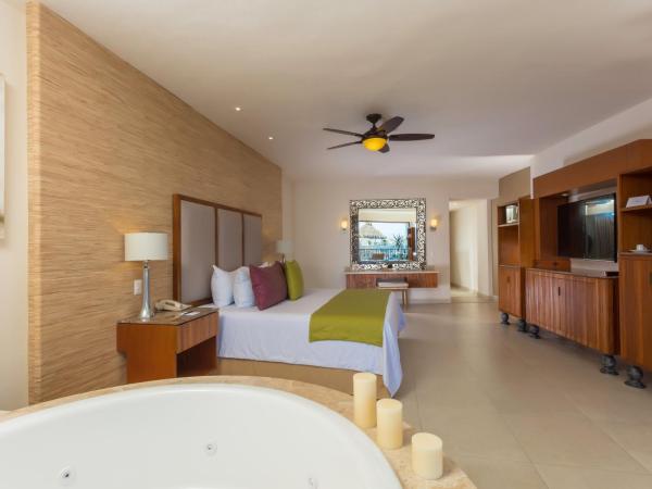 Almar Resort Luxury LGBT Beach Front Experience : photo 1 de la chambre suite romance - vue sur océan