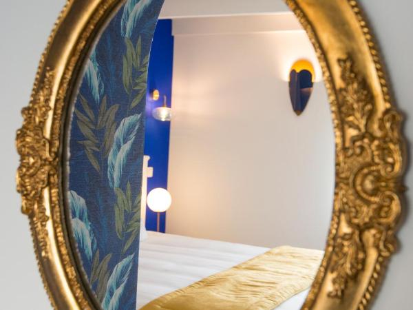 Bastide les 3 Portes : photo 4 de la chambre chambre double ou lits jumeaux supérieure - vue sur montagnes