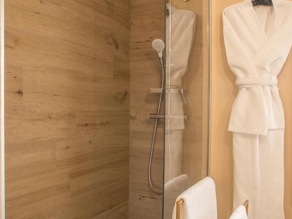 Bastide les 3 Portes : photo 7 de la chambre chambre double ou lits jumeaux supérieure - vue sur montagnes